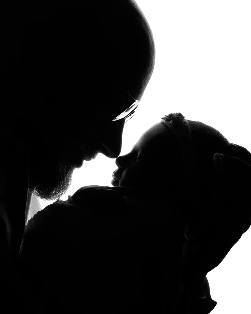 Kevin et sa fille, en ombres